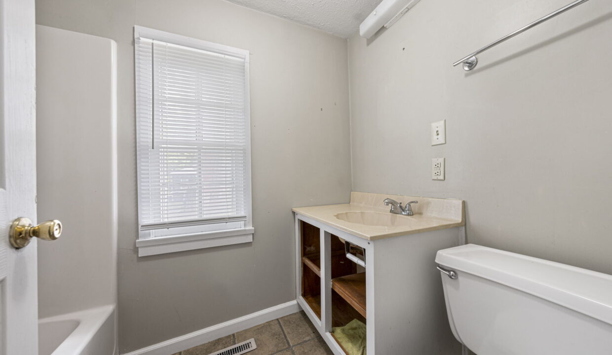 1357 Park St bathroom