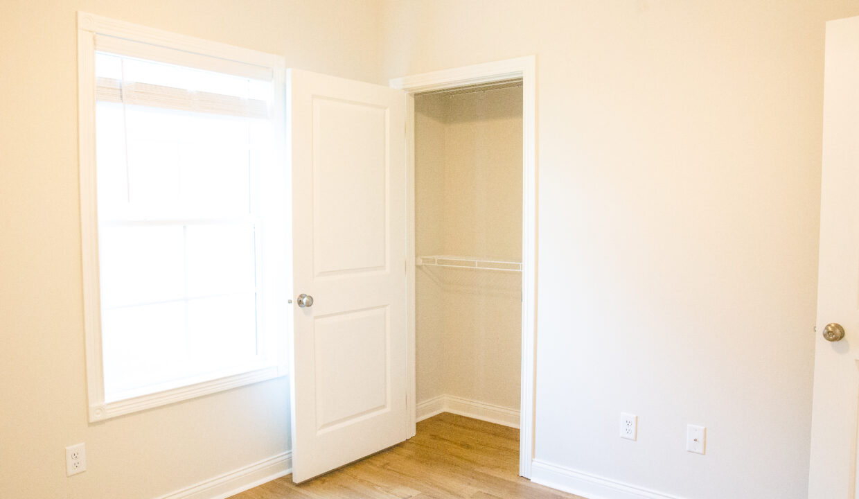bed 2 horizontal with view of closet